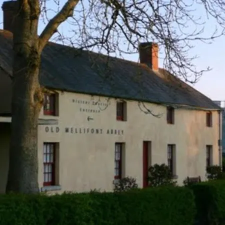 Connells House Thatched Holiday home *